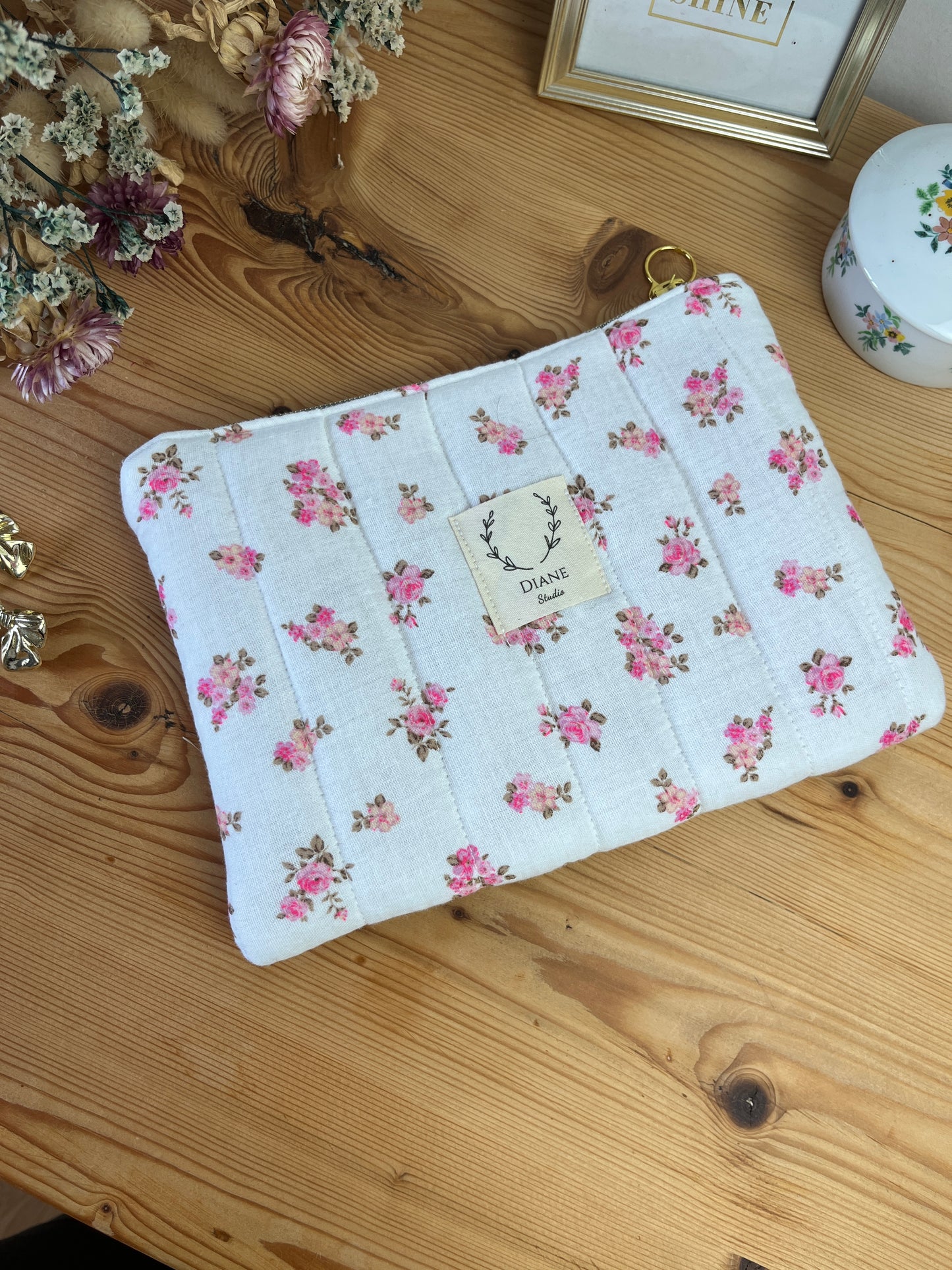 Pochette plate gaze petites roses fluo