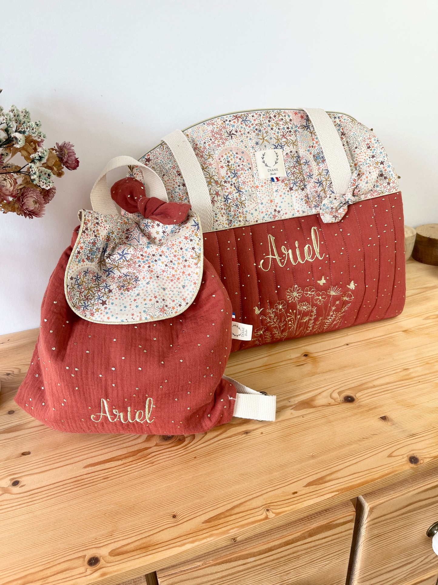 Ensemble : sac à langer, protège carnet et sac à dos Eglantine