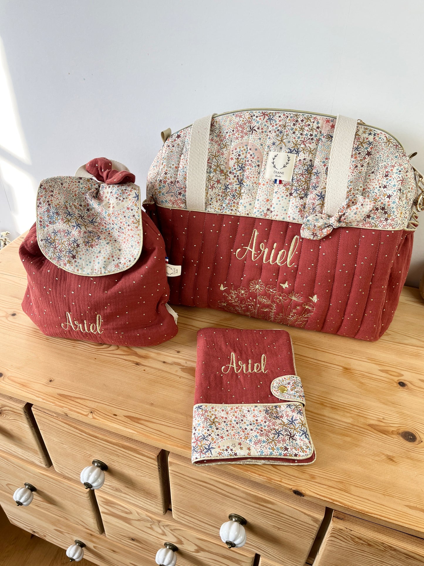 Ensemble : sac à langer, protège carnet et sac à dos Eglantine