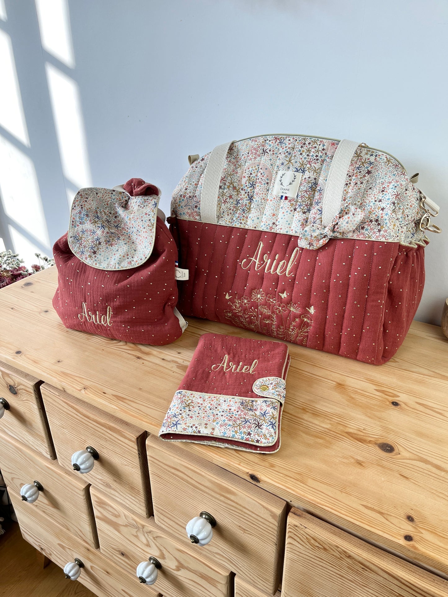 Ensemble : sac à langer, protège carnet et sac à dos Eglantine