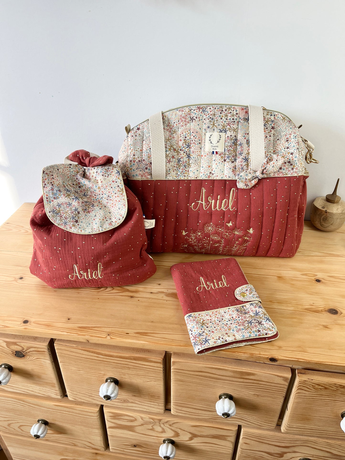 Ensemble : sac à langer, protège carnet et sac à dos Eglantine