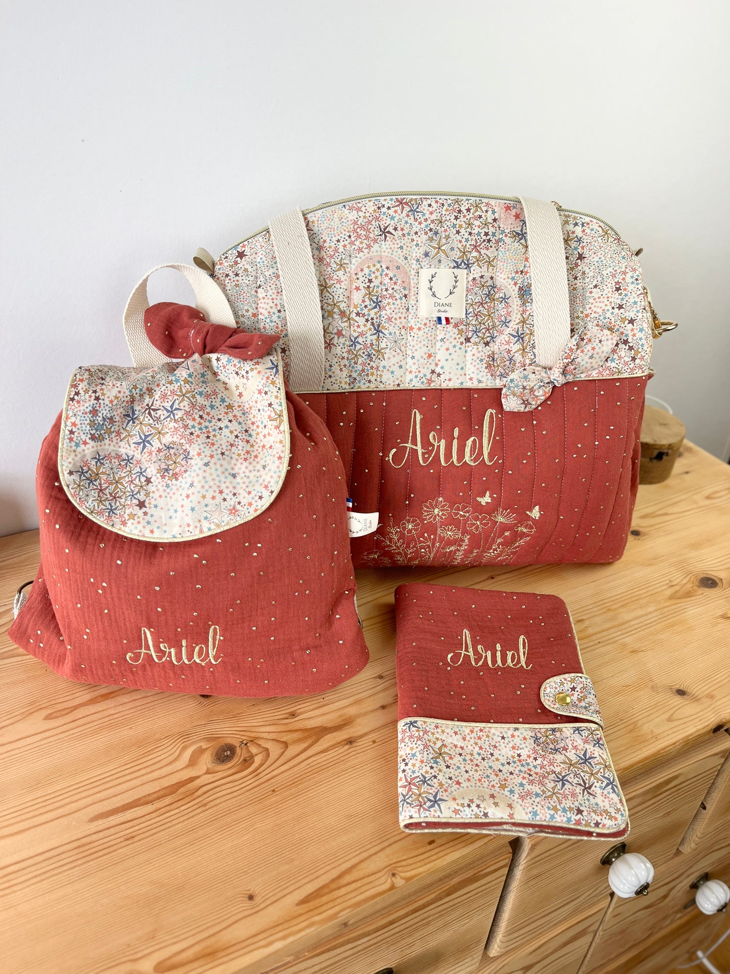 Ensemble : sac à langer, protège carnet et sac à dos Eglantine