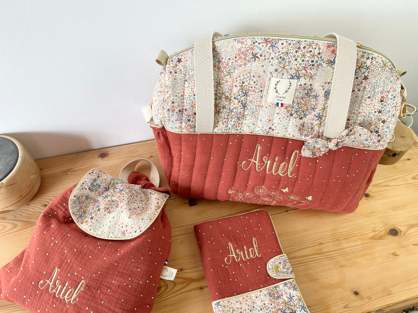 Ensemble : sac à langer, protège carnet et sac à dos Eglantine