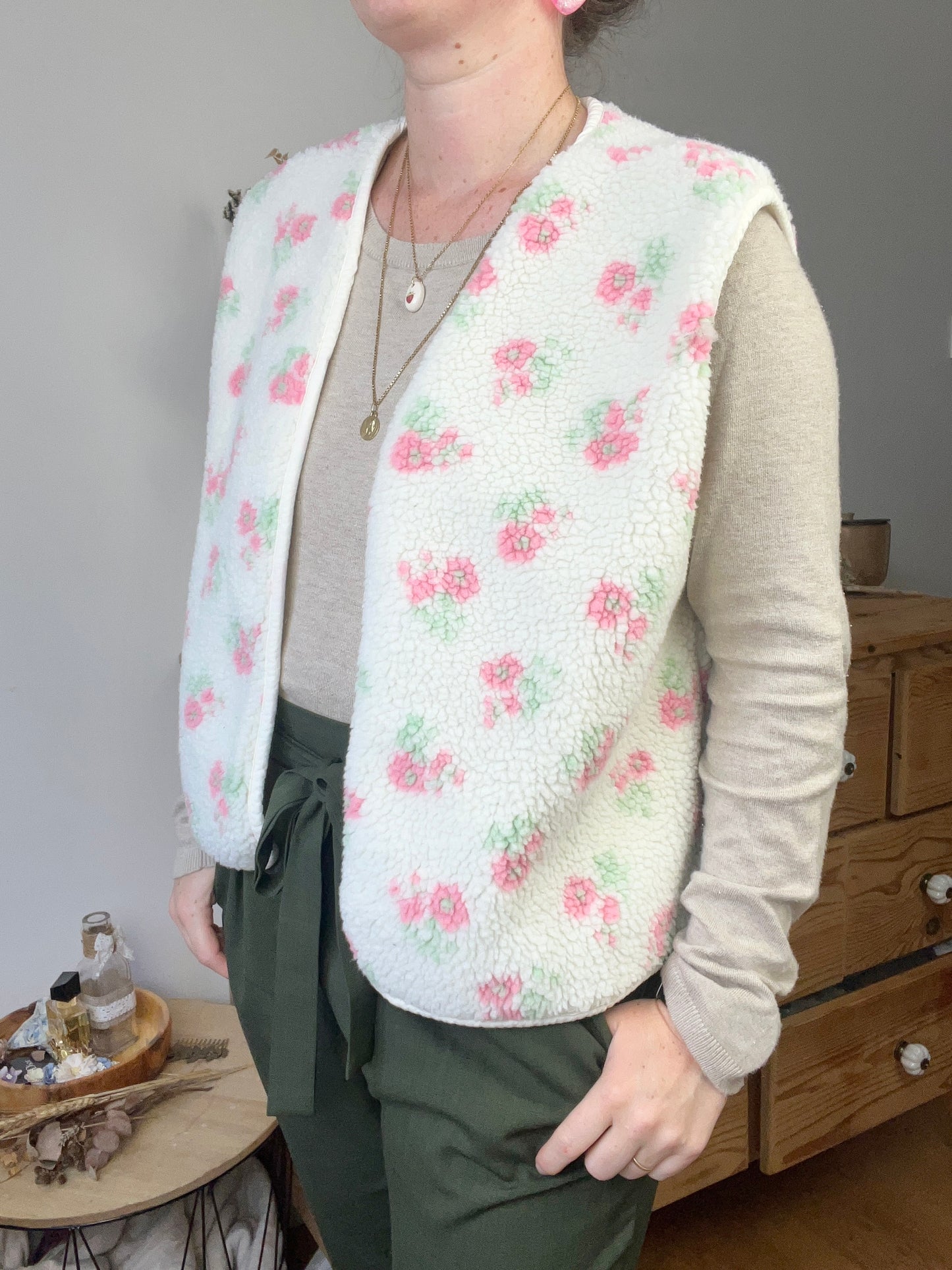 Prototype gilet sherpa fleuri pastel taille S-M
