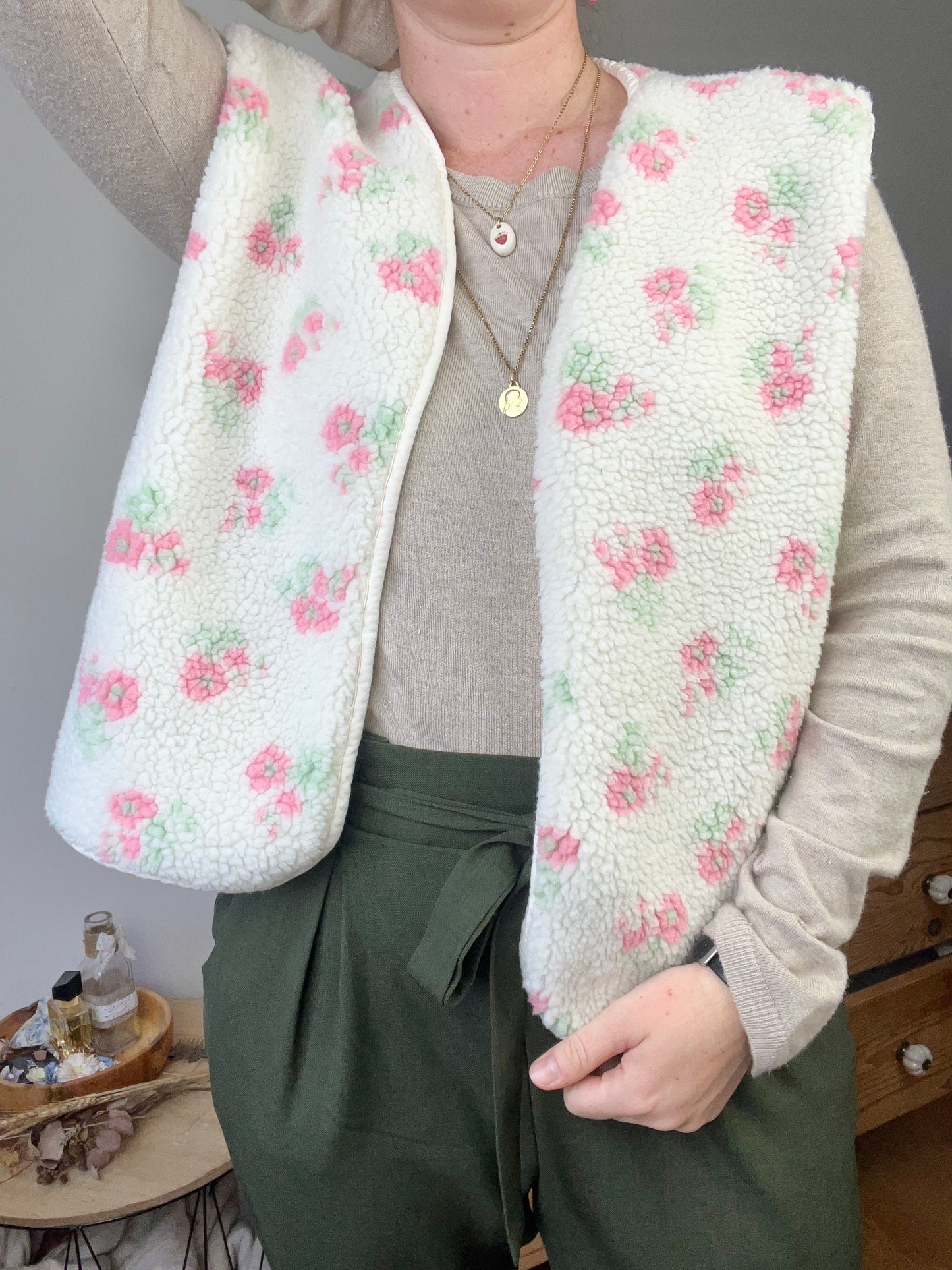 Prototype gilet sherpa fleuri pastel taille S-M
