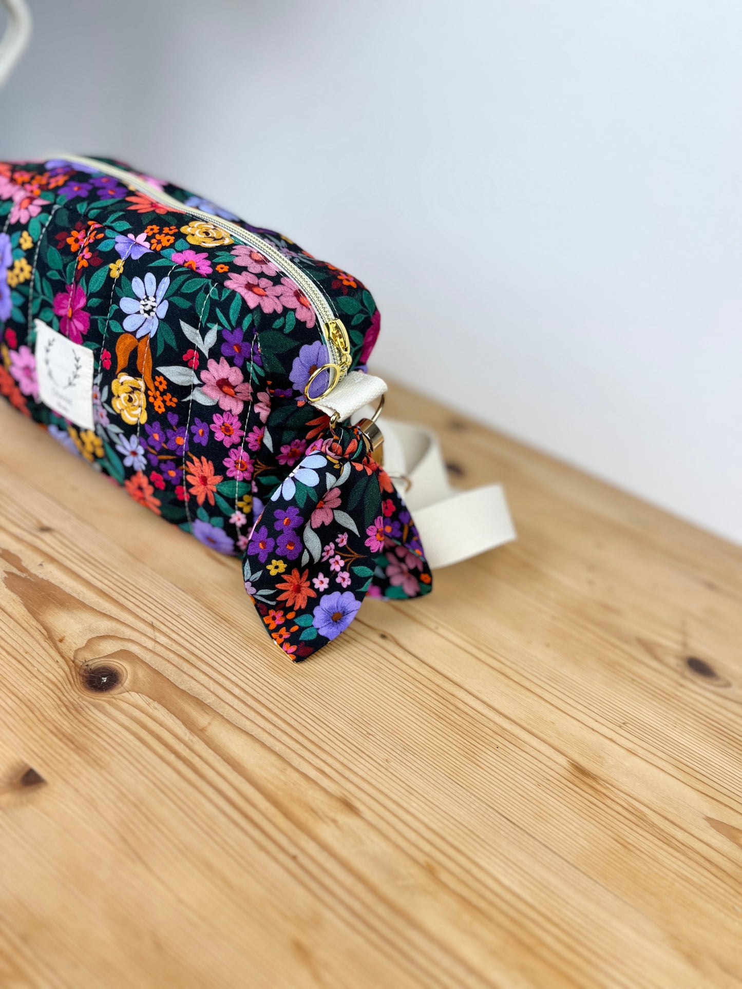 Le sac bandoulière Elisabeth bloom fond noir