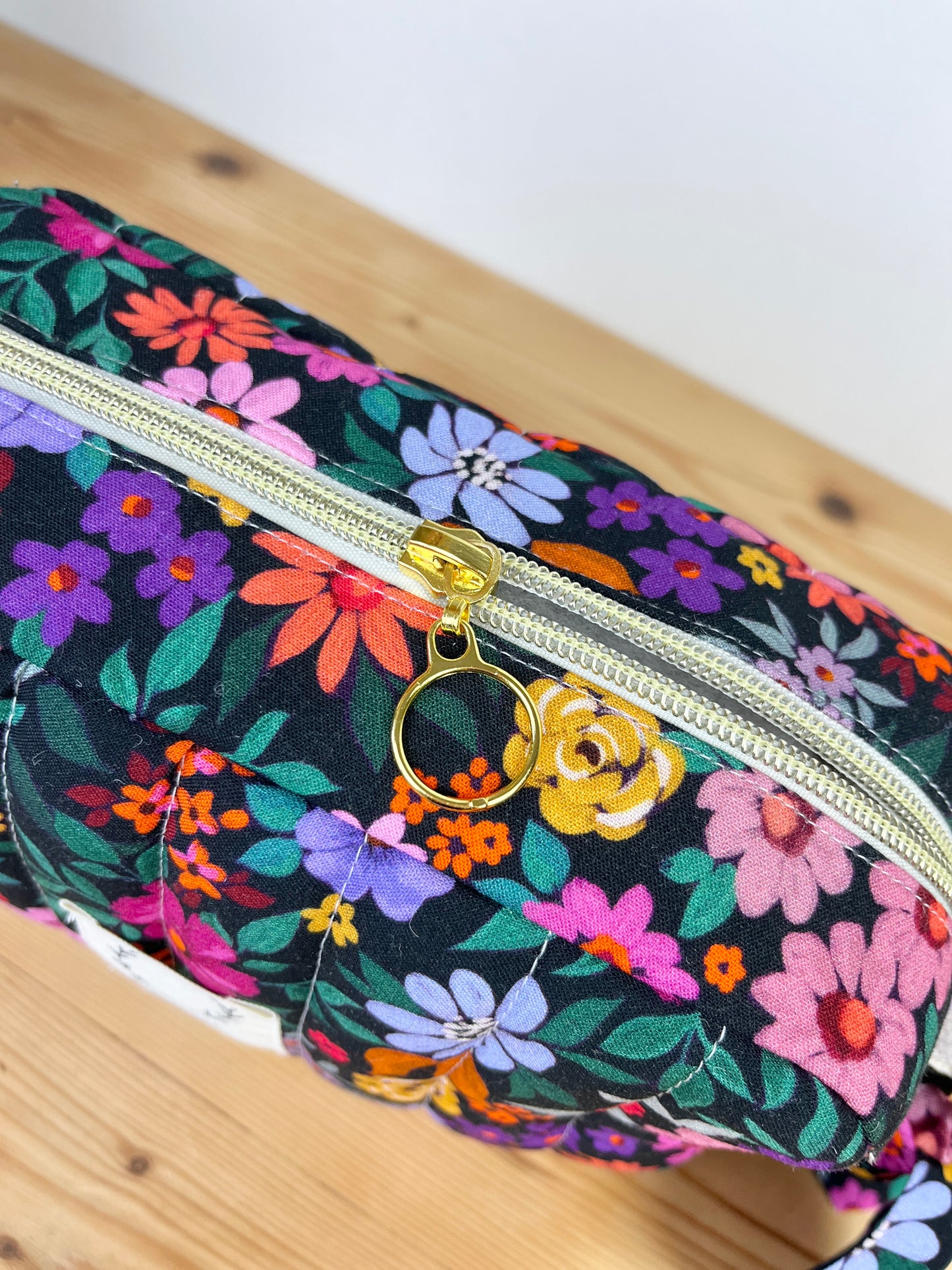 Le sac bandoulière Elisabeth bloom fond noir