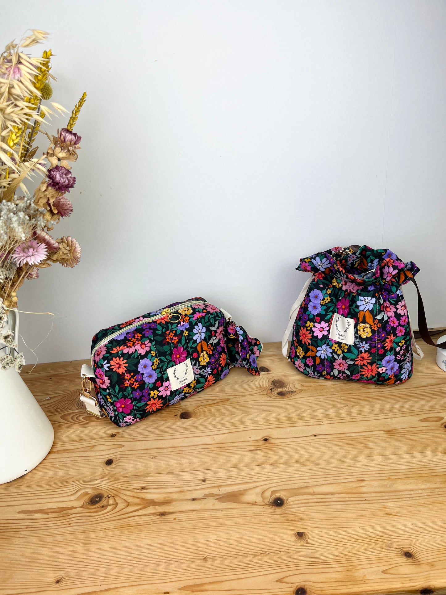 Le sac bandoulière Elisabeth bloom fond noir