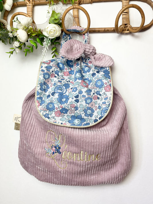 Le sac à dos Eglantine velours rose et Liberty Betsy bleu
