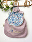 Le sac à dos Eglantine velours rose et Liberty Betsy bleu