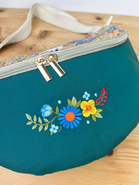 Le sac banane Eléonore gabardine vert sapin et liberty margaret annie A