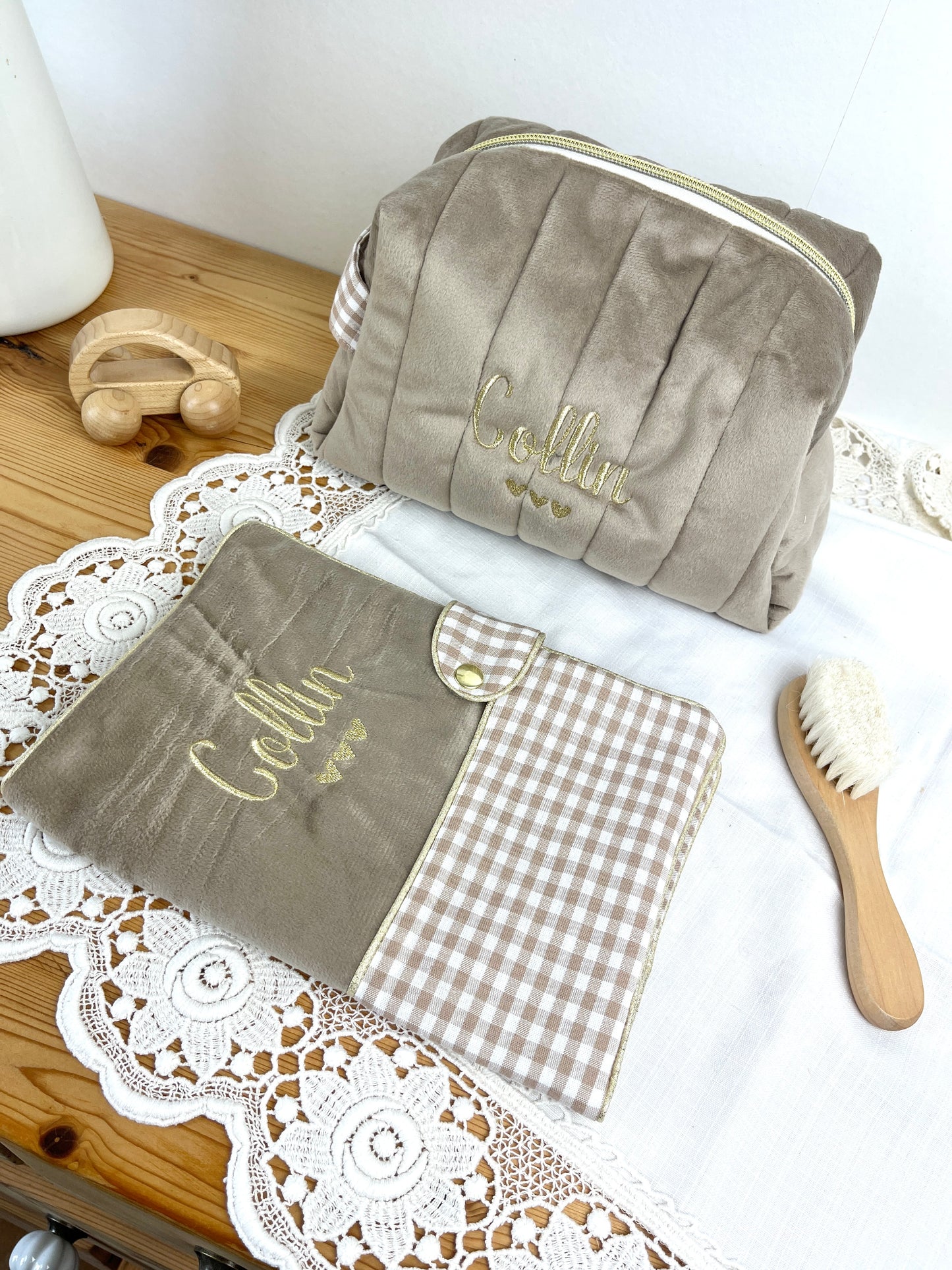 NOUVEAU Ensemble : Trousse de toilette et protège carnet de santé vichy et velours galet