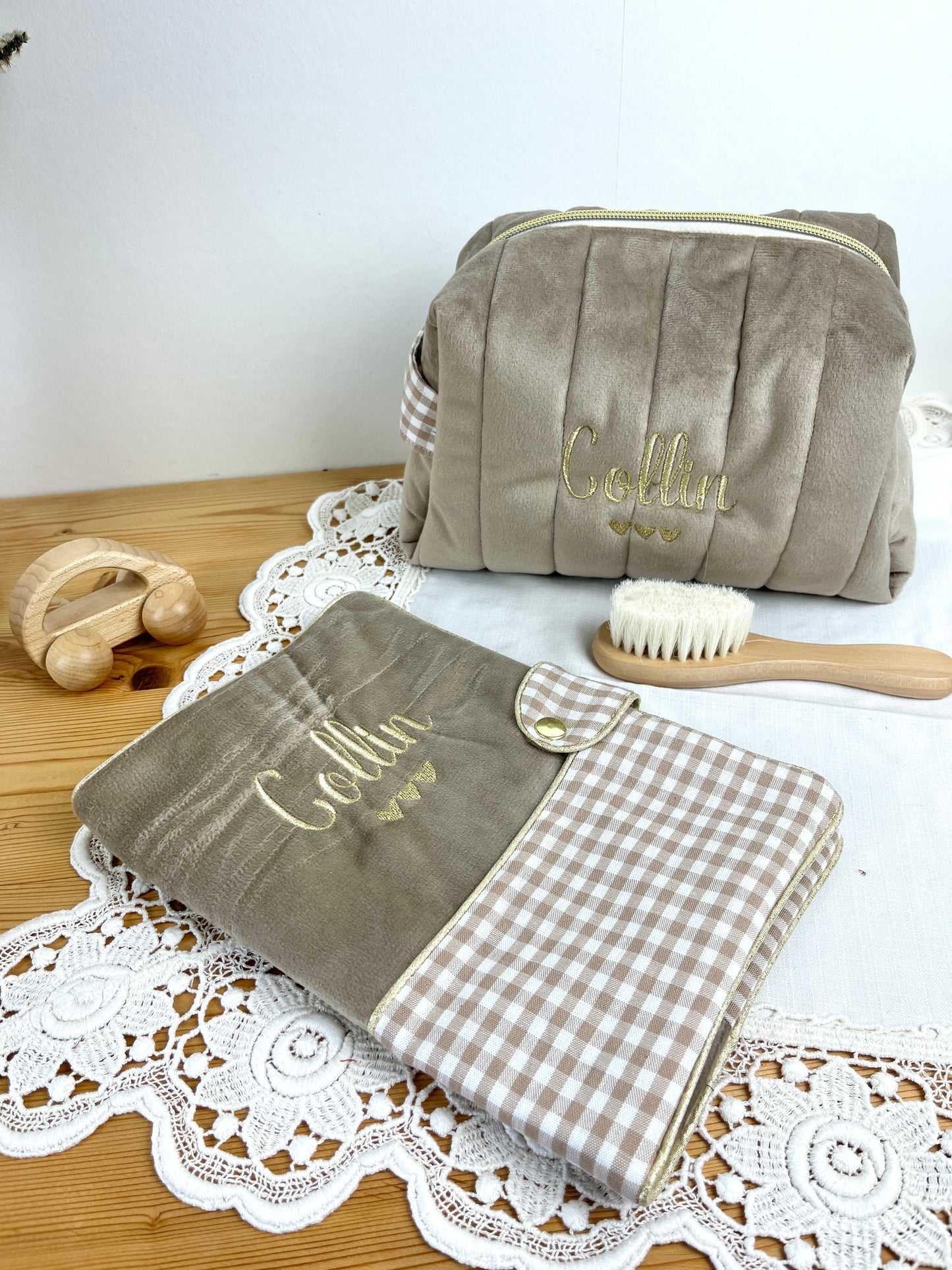 NOUVEAU Ensemble : Trousse de toilette et protège carnet de santé vichy et velours galet