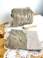 NOUVEAU Ensemble : Trousse de toilette, couverture, et protège carnet vichy galet