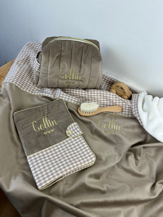 NOUVEAU Ensemble : Trousse de toilette, couverture, et protège carnet vichy beige