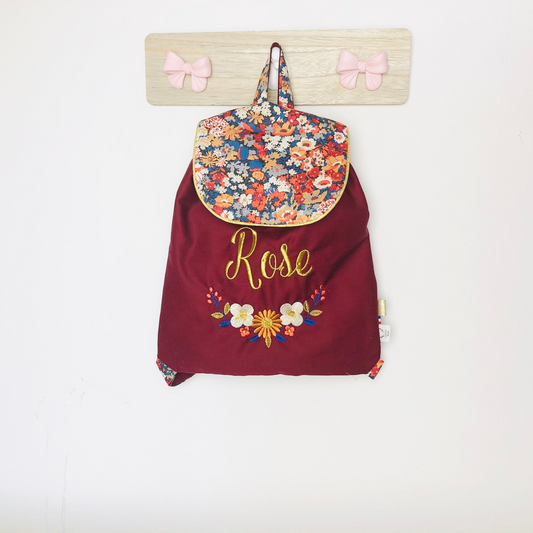 Le sac à dos enfant personnalisé Églantine gabardine bordeaux et liberty thorpe