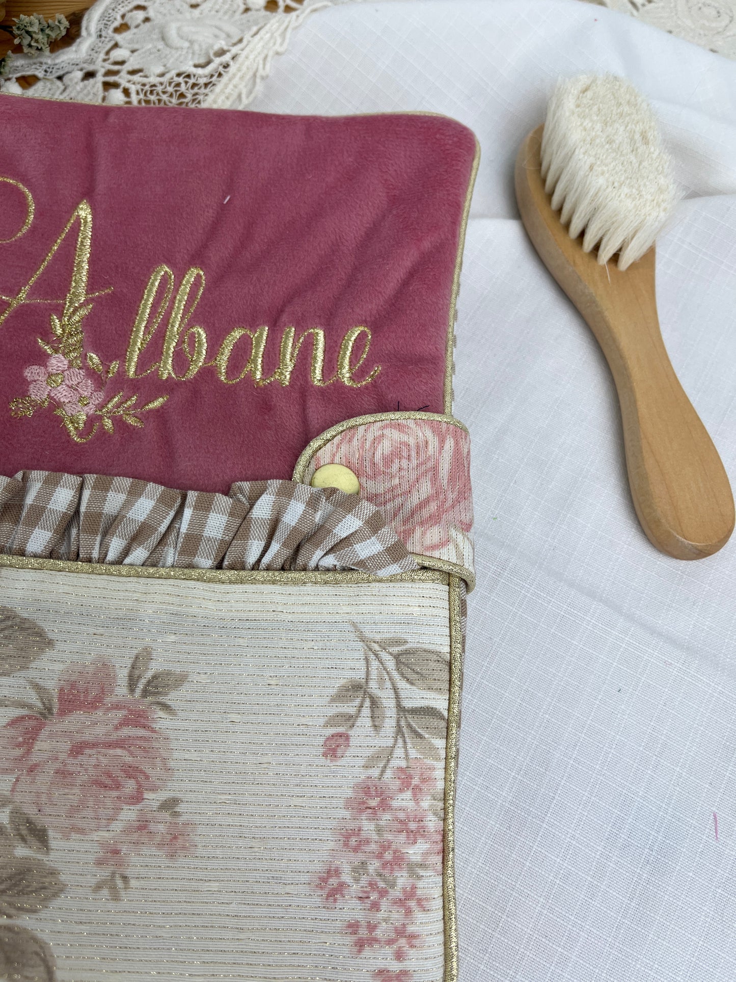 Mahé le protège carnet vichy et velours rose volant
