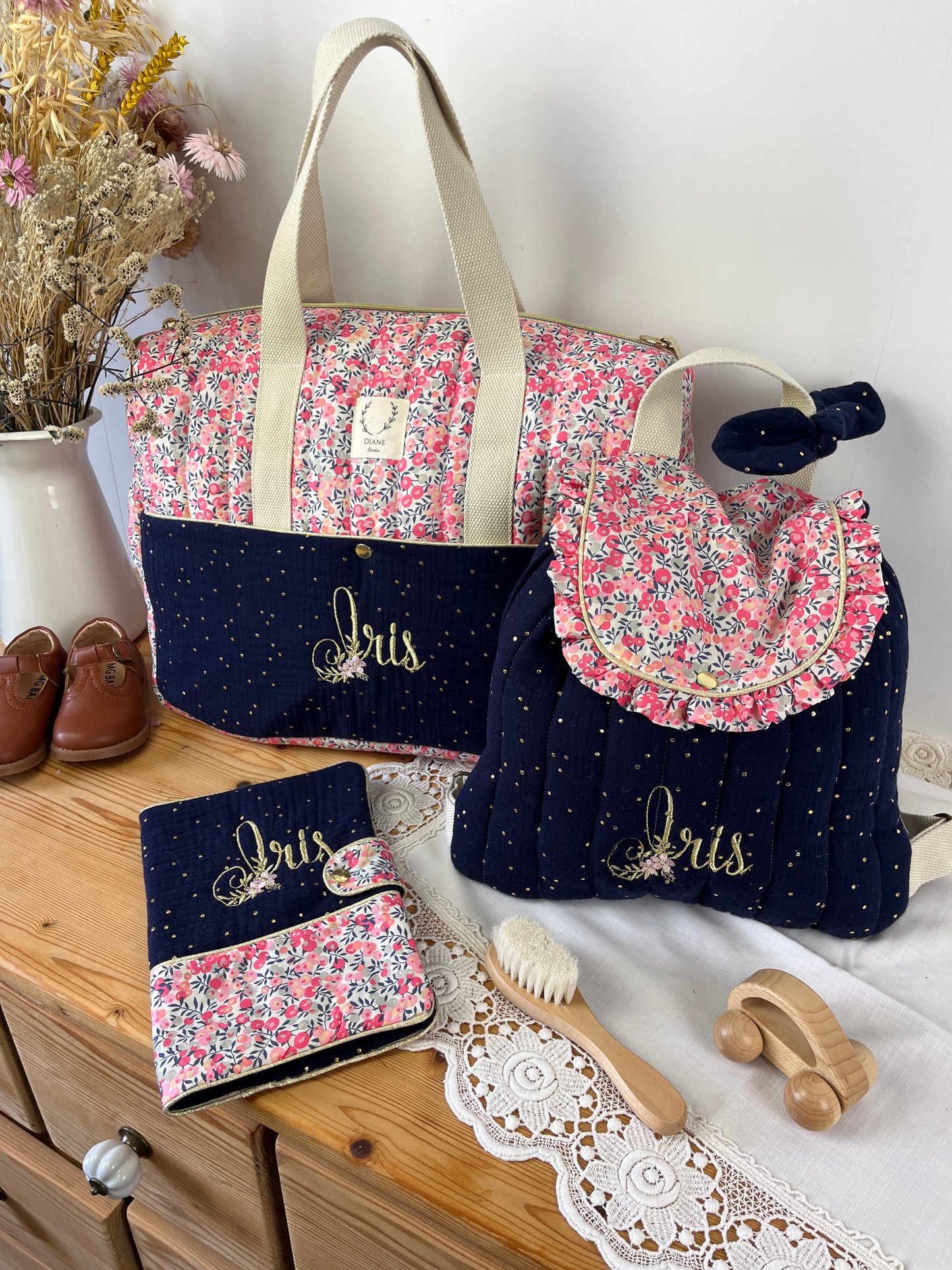 Ensemble : sac à langer/voyage, protège carnet et sac à dos Eglantine