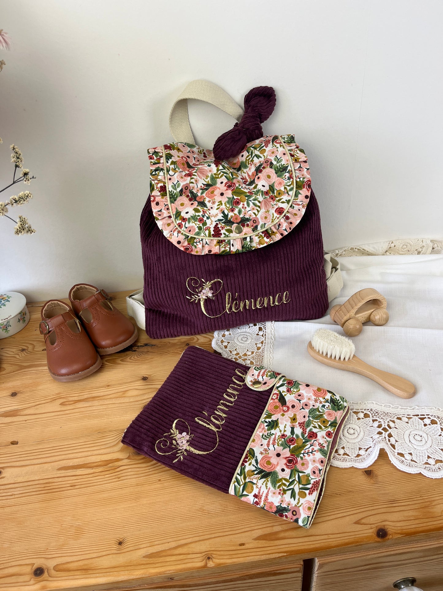 Ensemble : sac à langer/voyage, protège carnet et sac à dos Eglantine