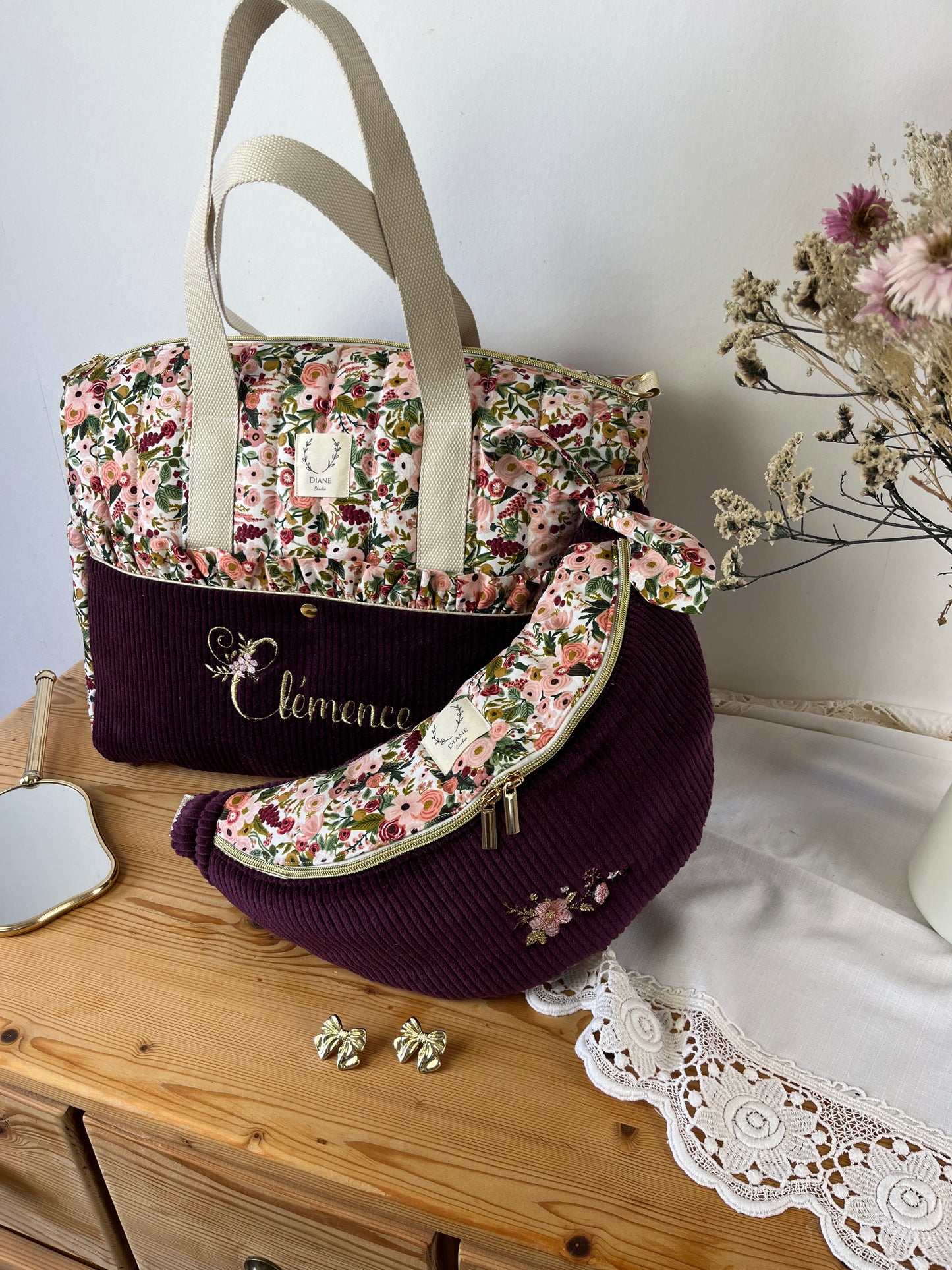 Ensemble : sac à langer/voyage, protège carnet, sac banane et sac à dos Eglantine