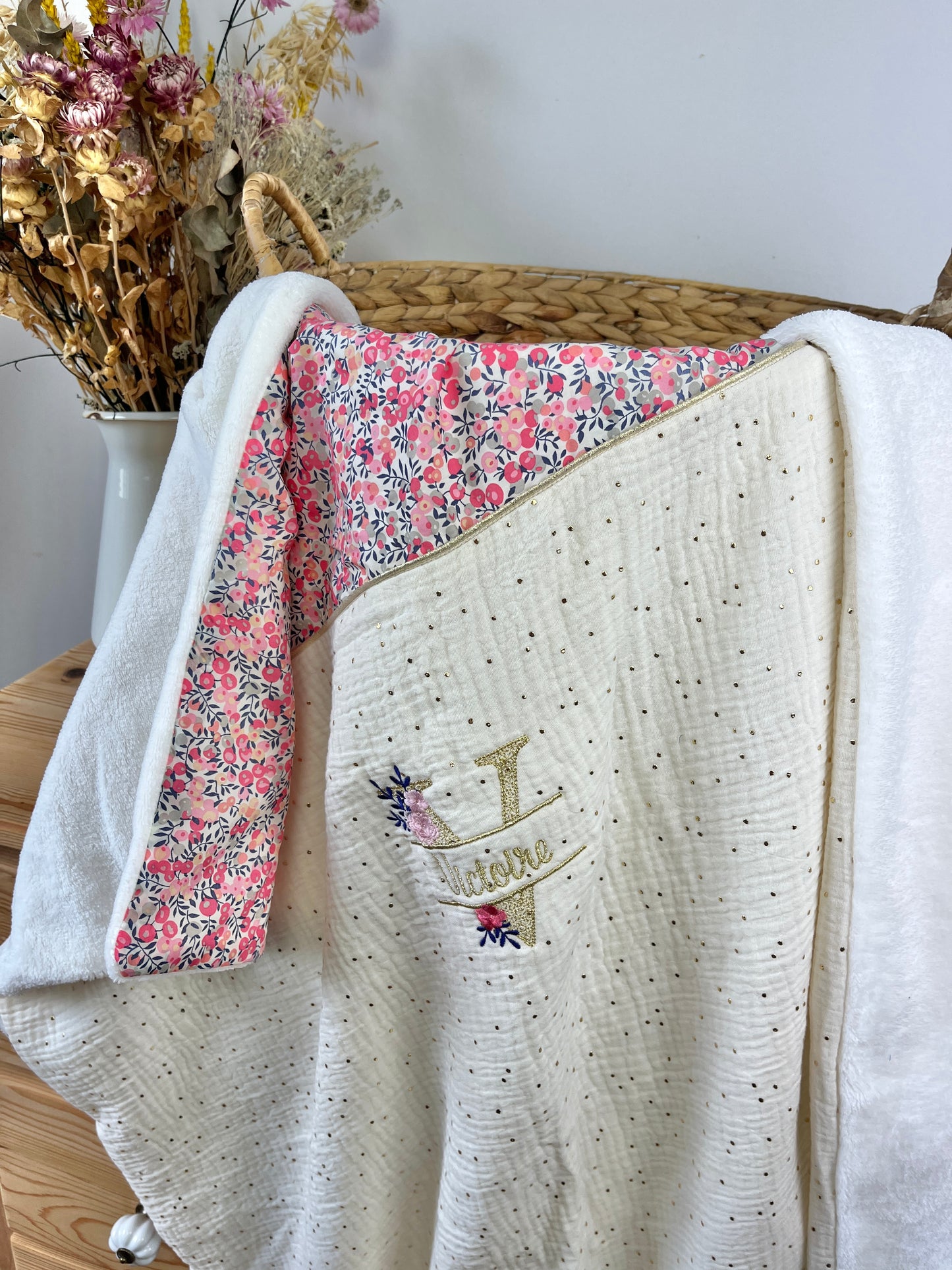 La couverture crème doré et Liberty Pois de senteur