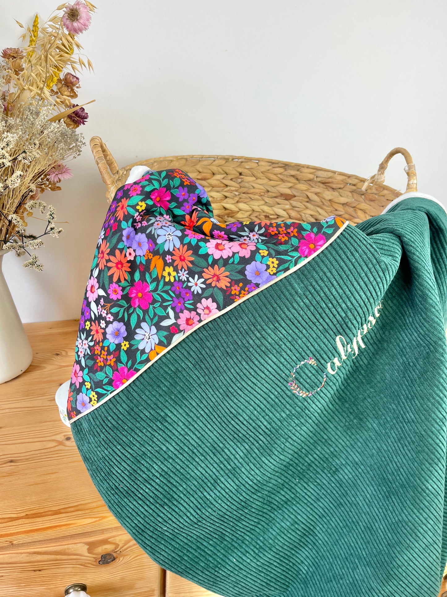 La couverture velours vert sapin et bloom noir