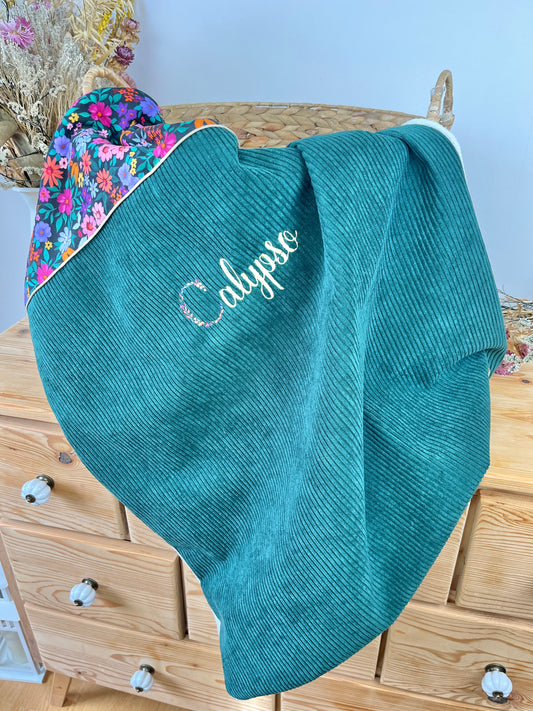 La couverture velours vert sapin et bloom noir