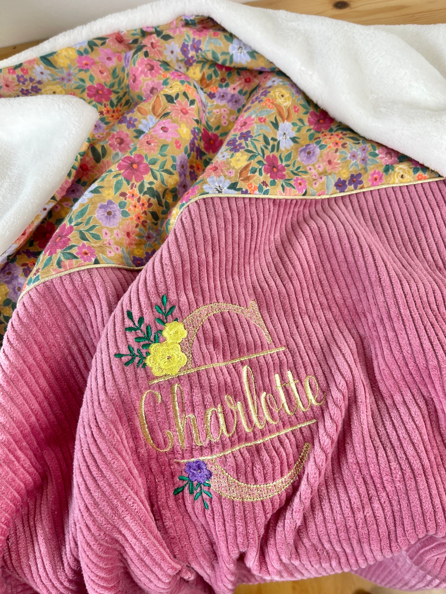 La couverture velours rose thé et bloom mandarine