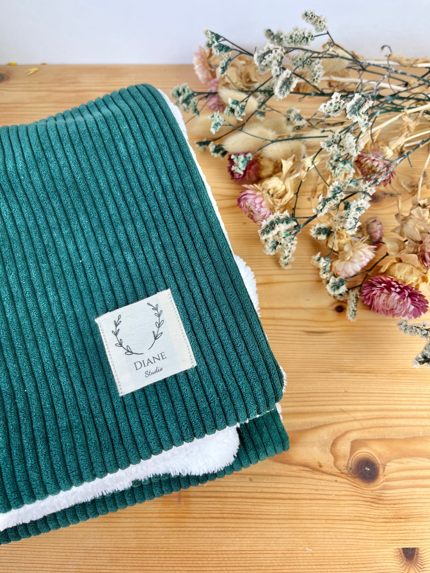 La couverture velours vert sapin et bloom noir