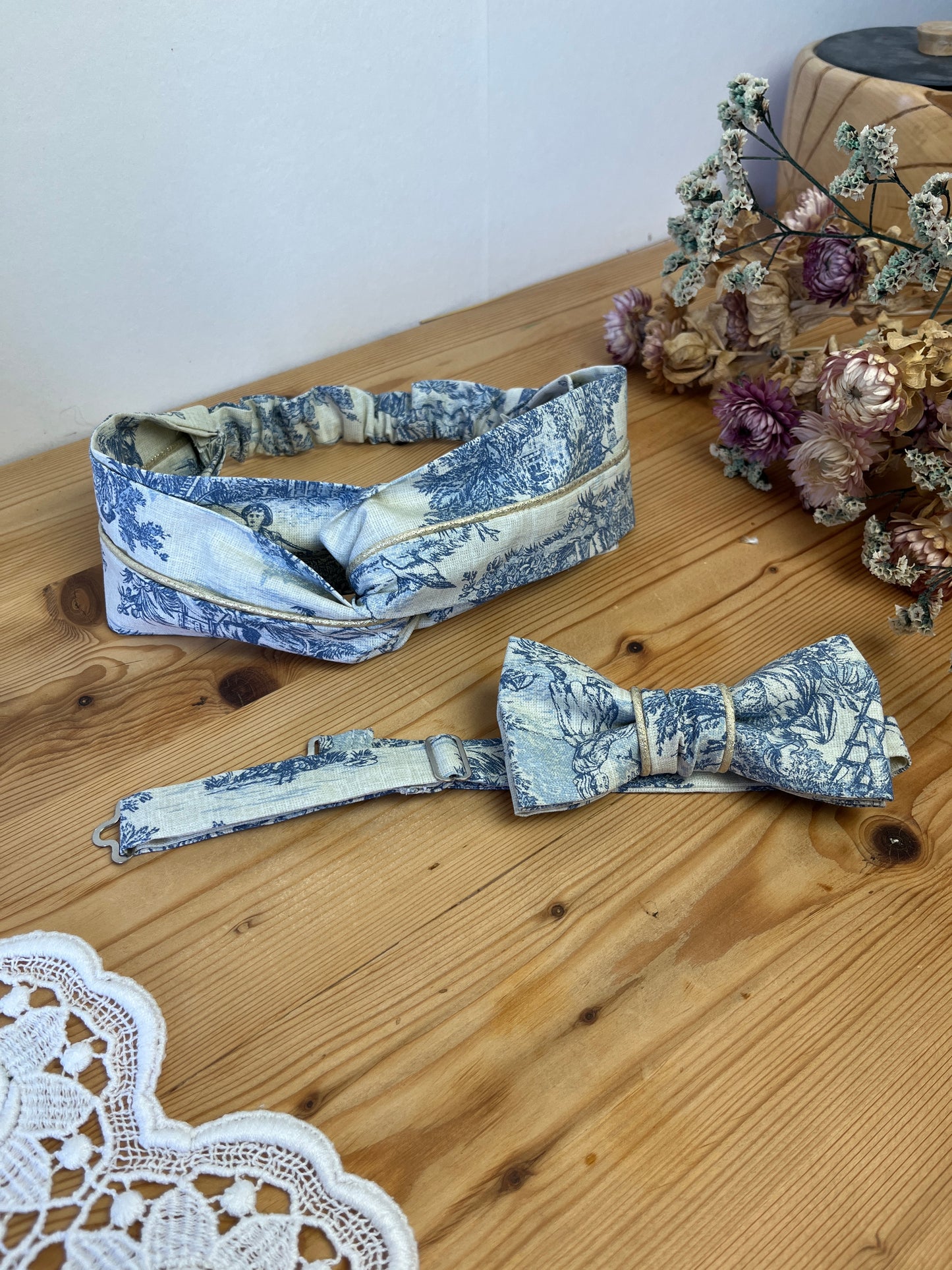 Ensemble : noeud papillon et headband jouy bleu doré