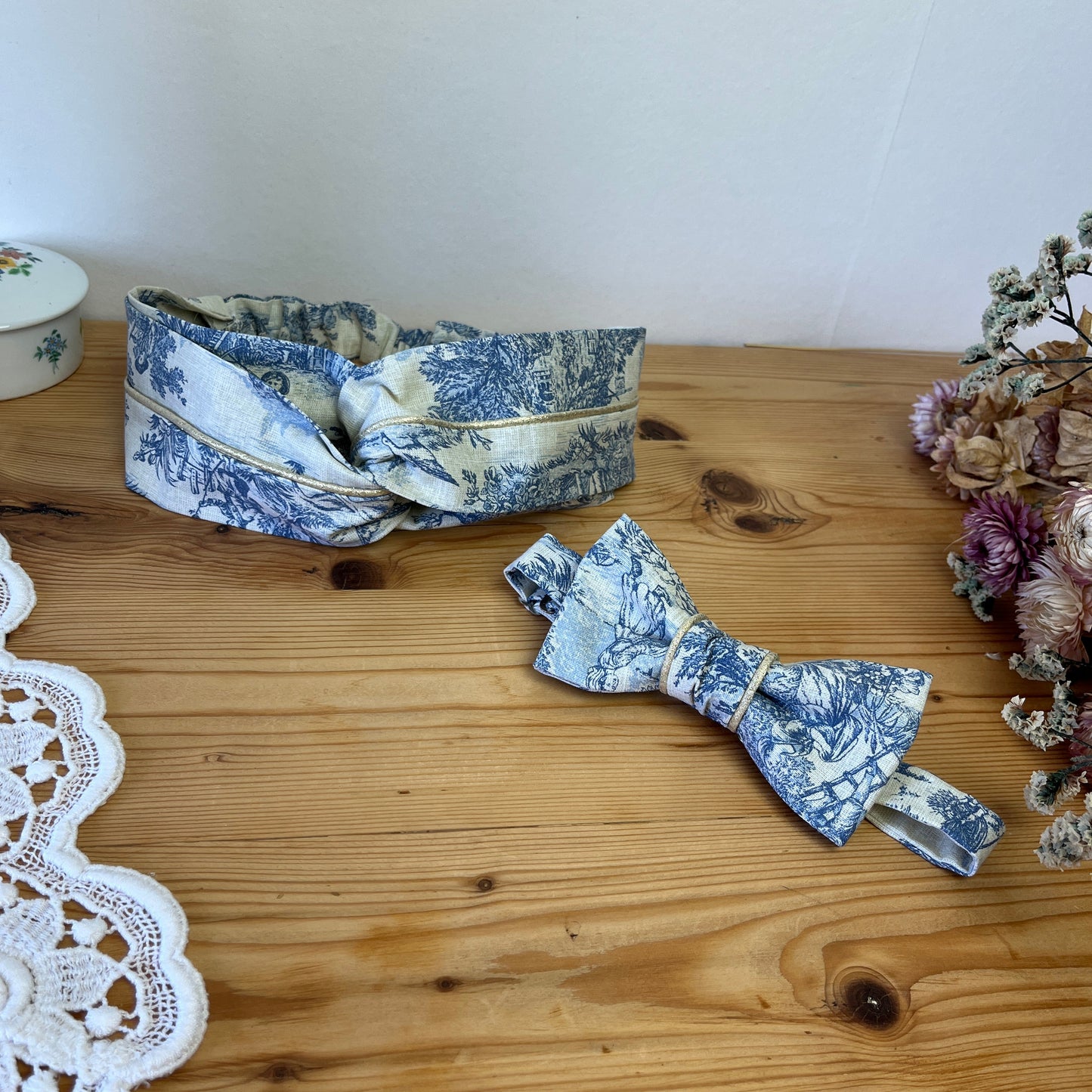 Ensemble : noeud papillon et headband jouy bleu doré