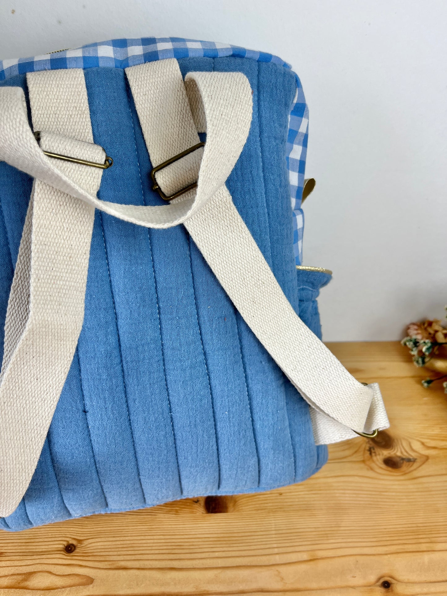 Le sac à dos enfant Ombeline matelassé gaze et vichy bleu ciel