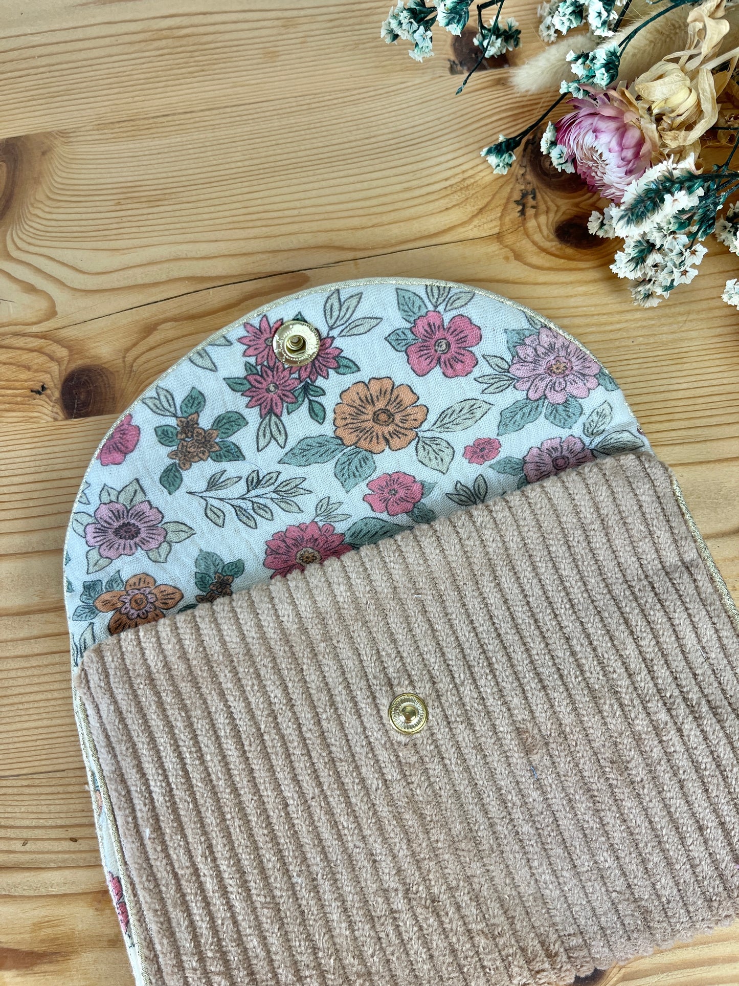 Le porte monnaie velours camel et coton fleuri marion