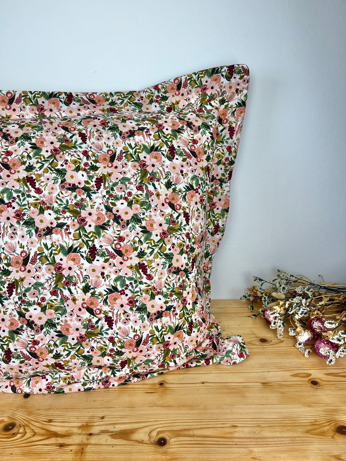 La taie d'oreiller à volants plats garden party rose