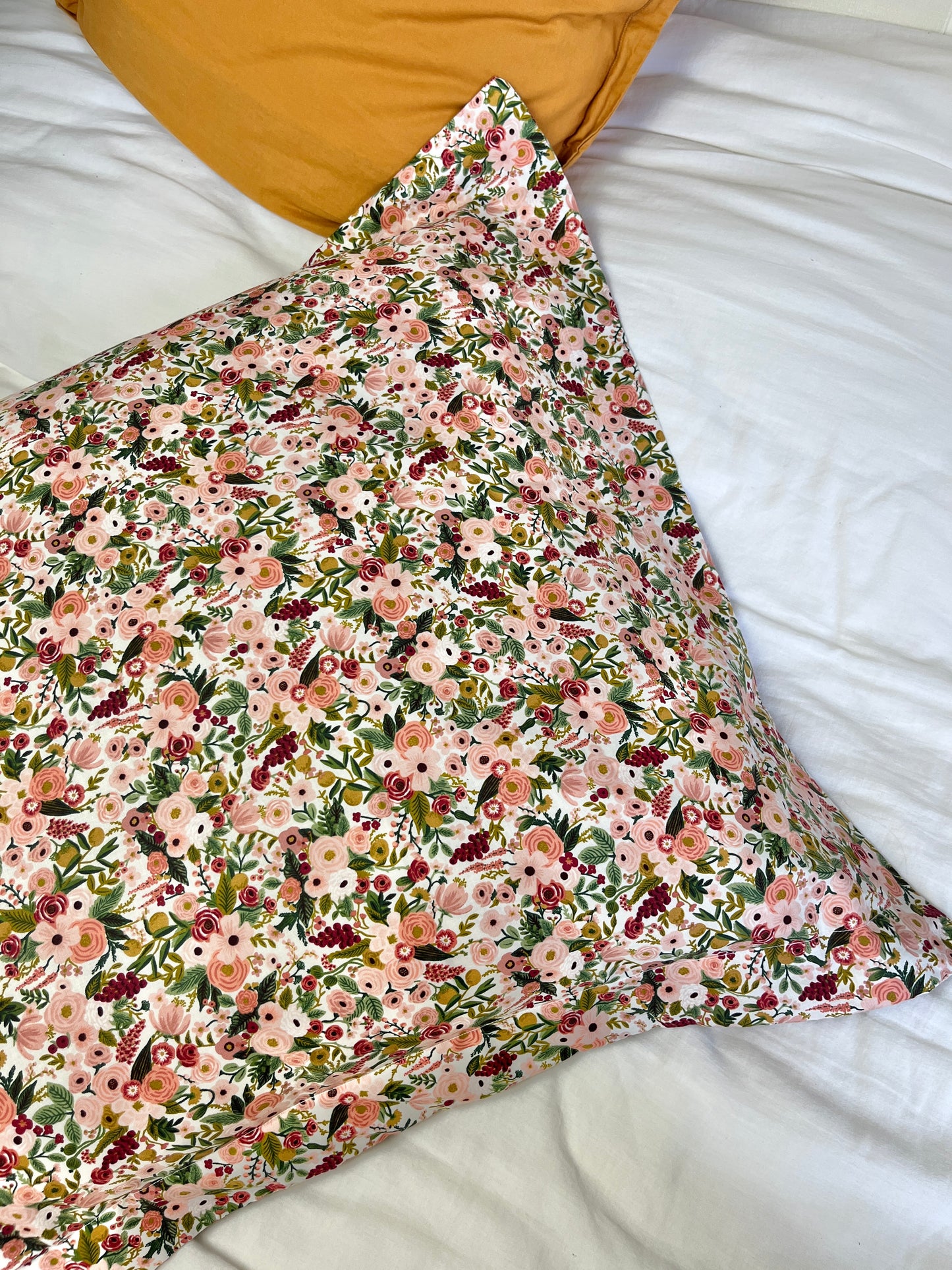 La taie d'oreiller à volants plats garden party rose