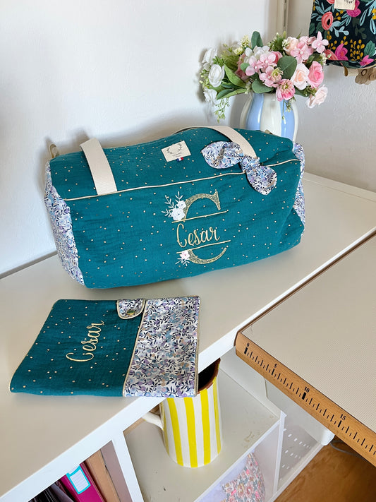 Ensemble: sac polochon initiale dentelle et protège carnet