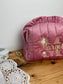 Colette modèle velours rose initiale dentelle