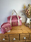 Ensemble: sac Louison et trousse Colette initiale dentelle velours rose et tissu rose et noeud