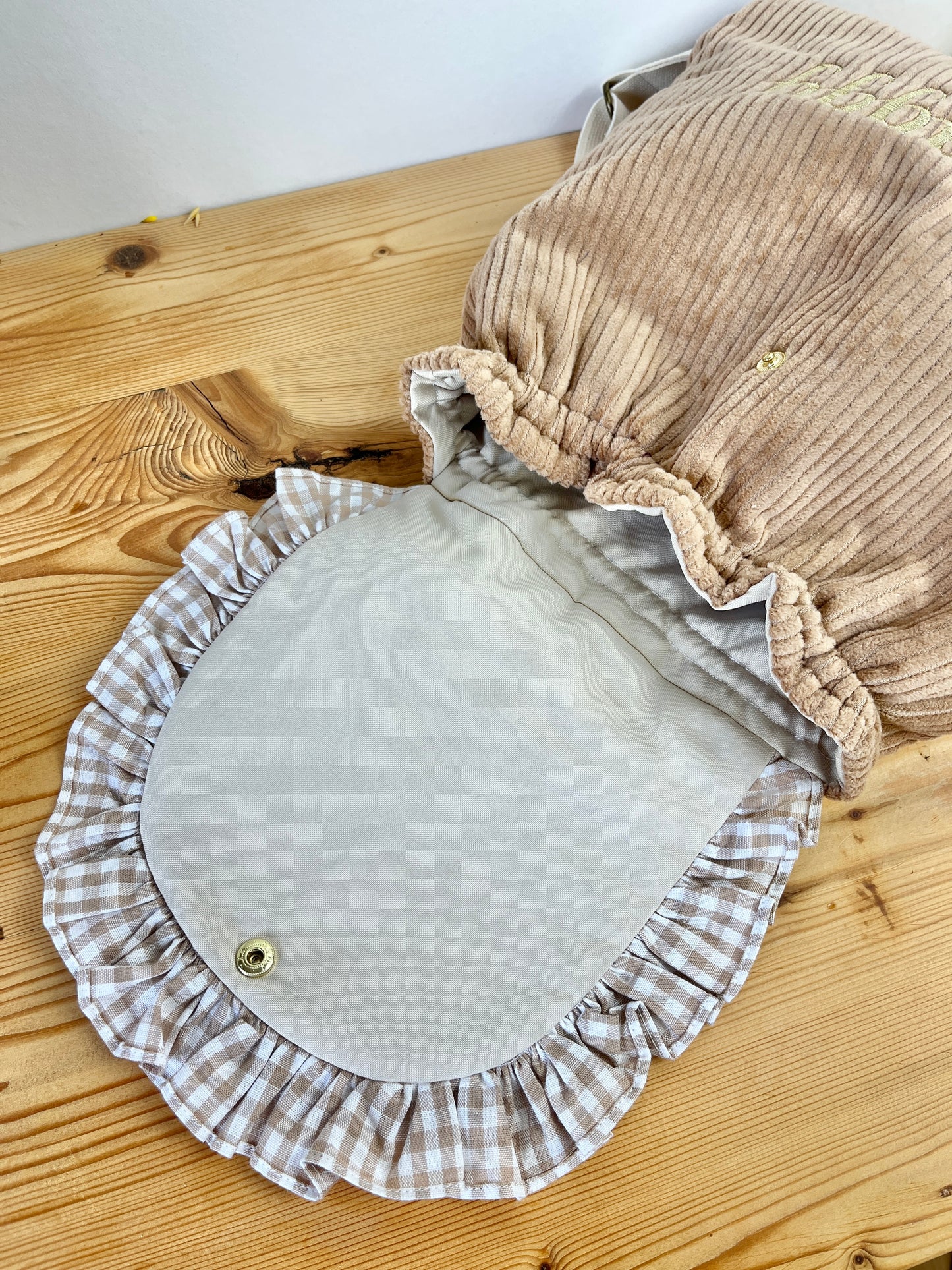 Le sac à dos Églantine velours camel et marion