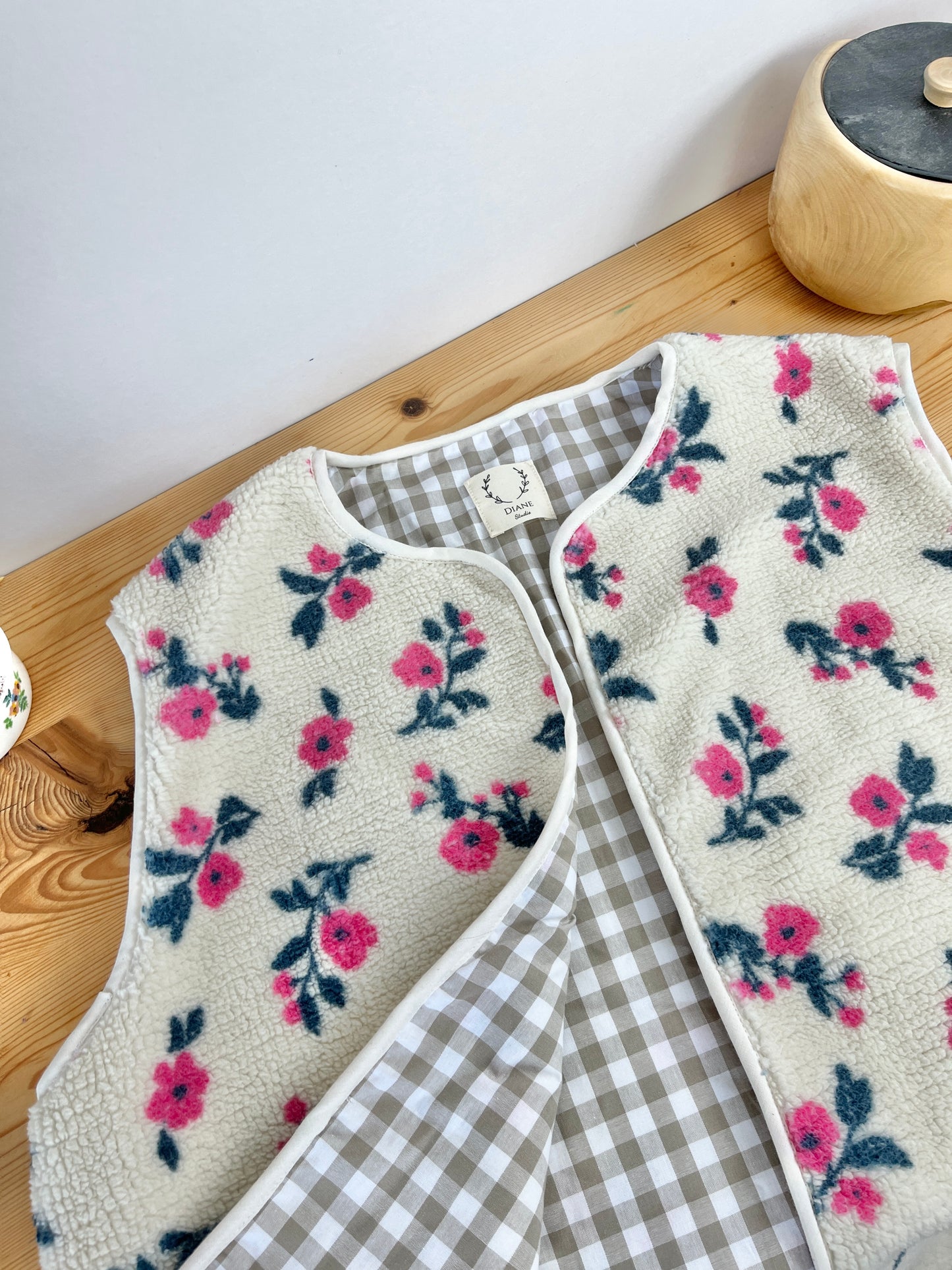 NOUVEAU ! Gilet fleuri Coraliane bordure et vichy crème
