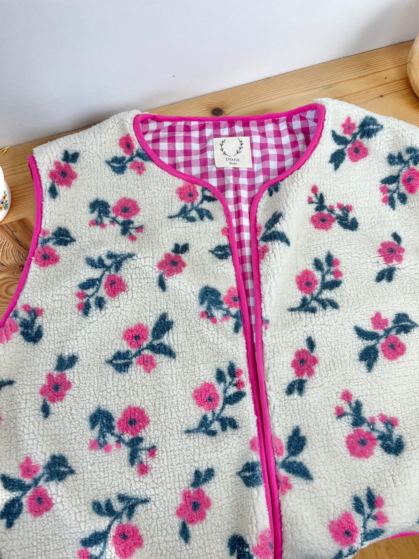 NOUVEAU ! Gilet fleuri Coraliane bordure et vichy fuchsia