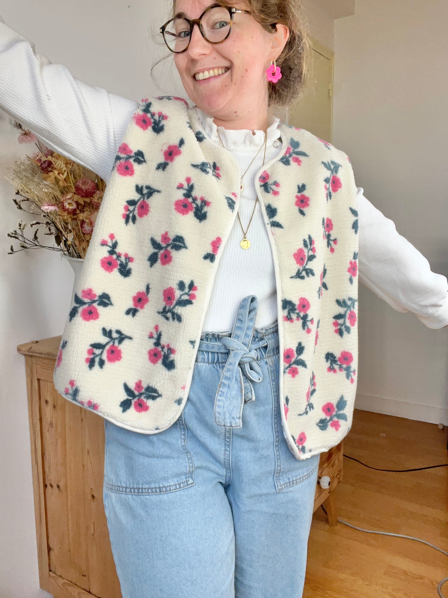 NOUVEAU ! Gilet fleuri Coraliane bordure et vichy crème