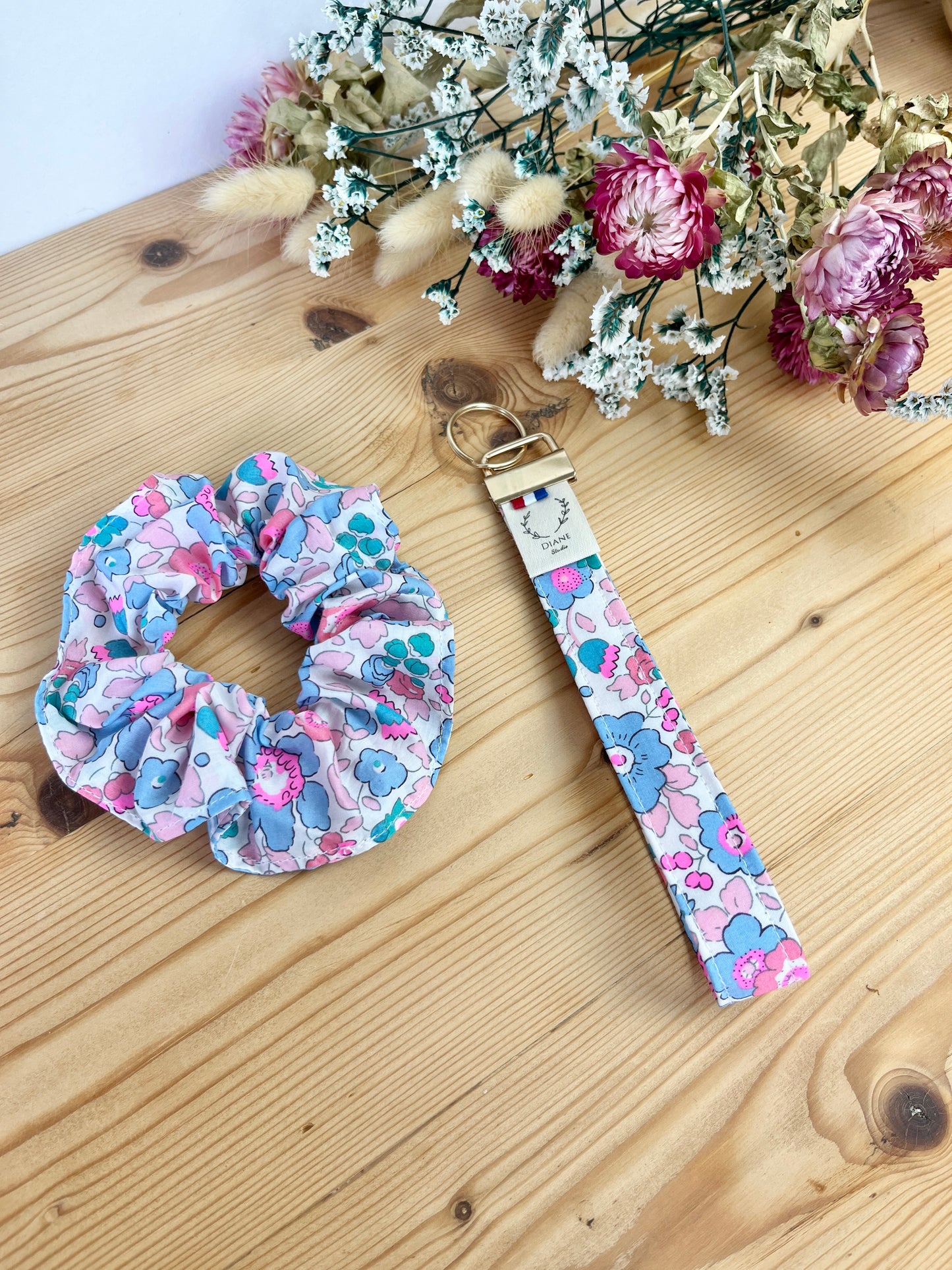 Set: keychain and scrunchie 