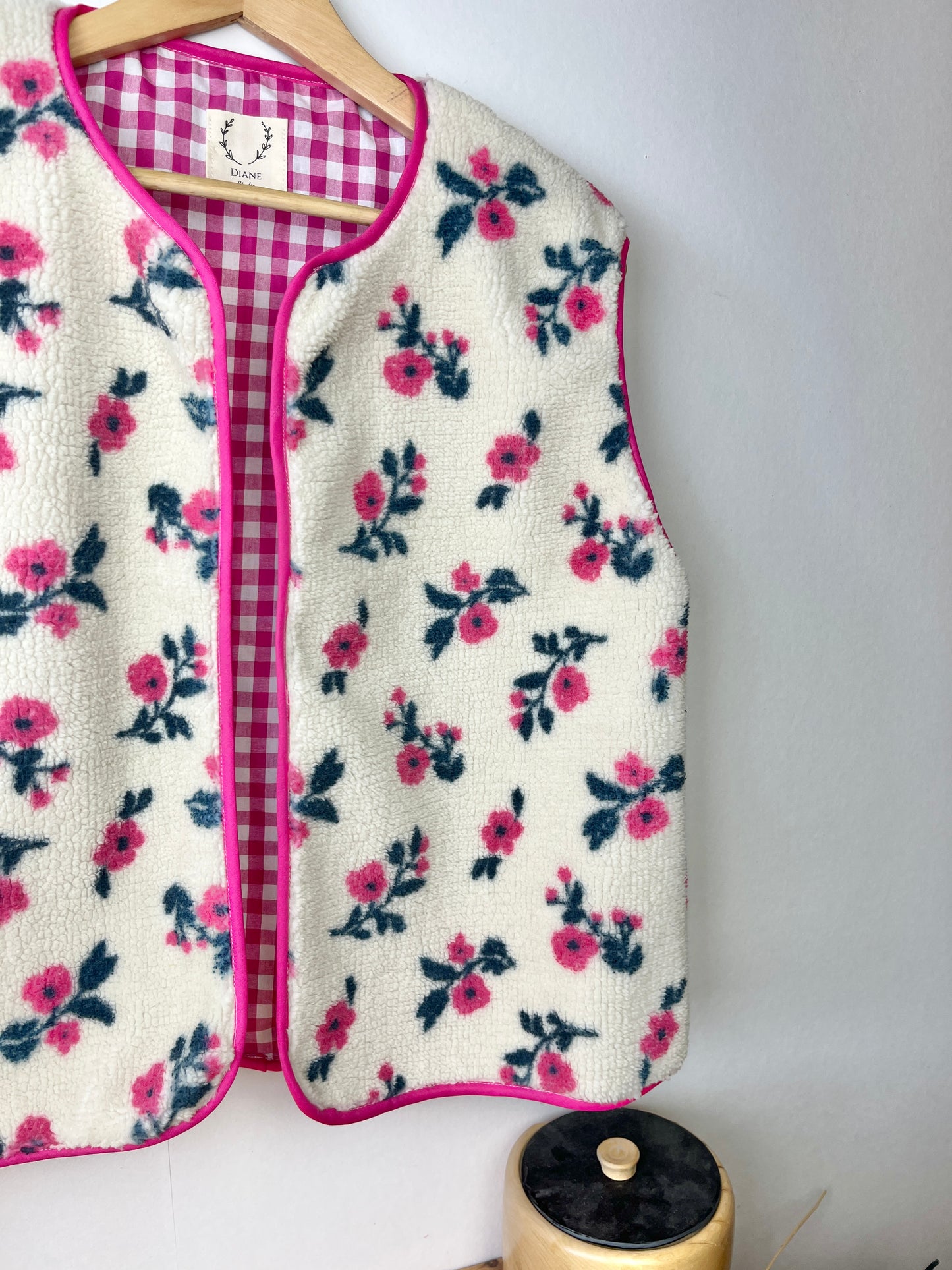 NOUVEAU ! Gilet fleuri Coraliane bordure et vichy fuchsia