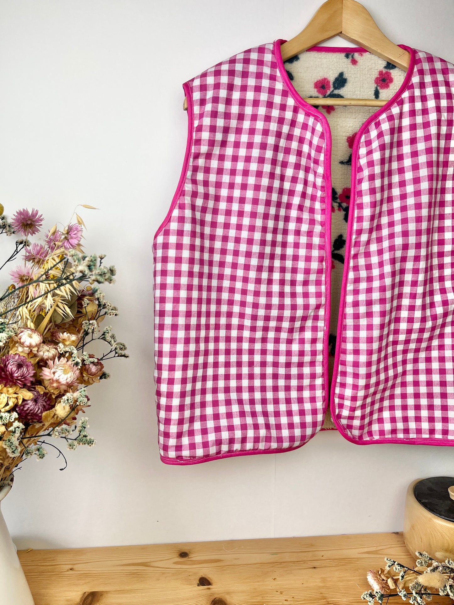 NOUVEAU ! Gilet fleuri Coraliane bordure et vichy fuchsia
