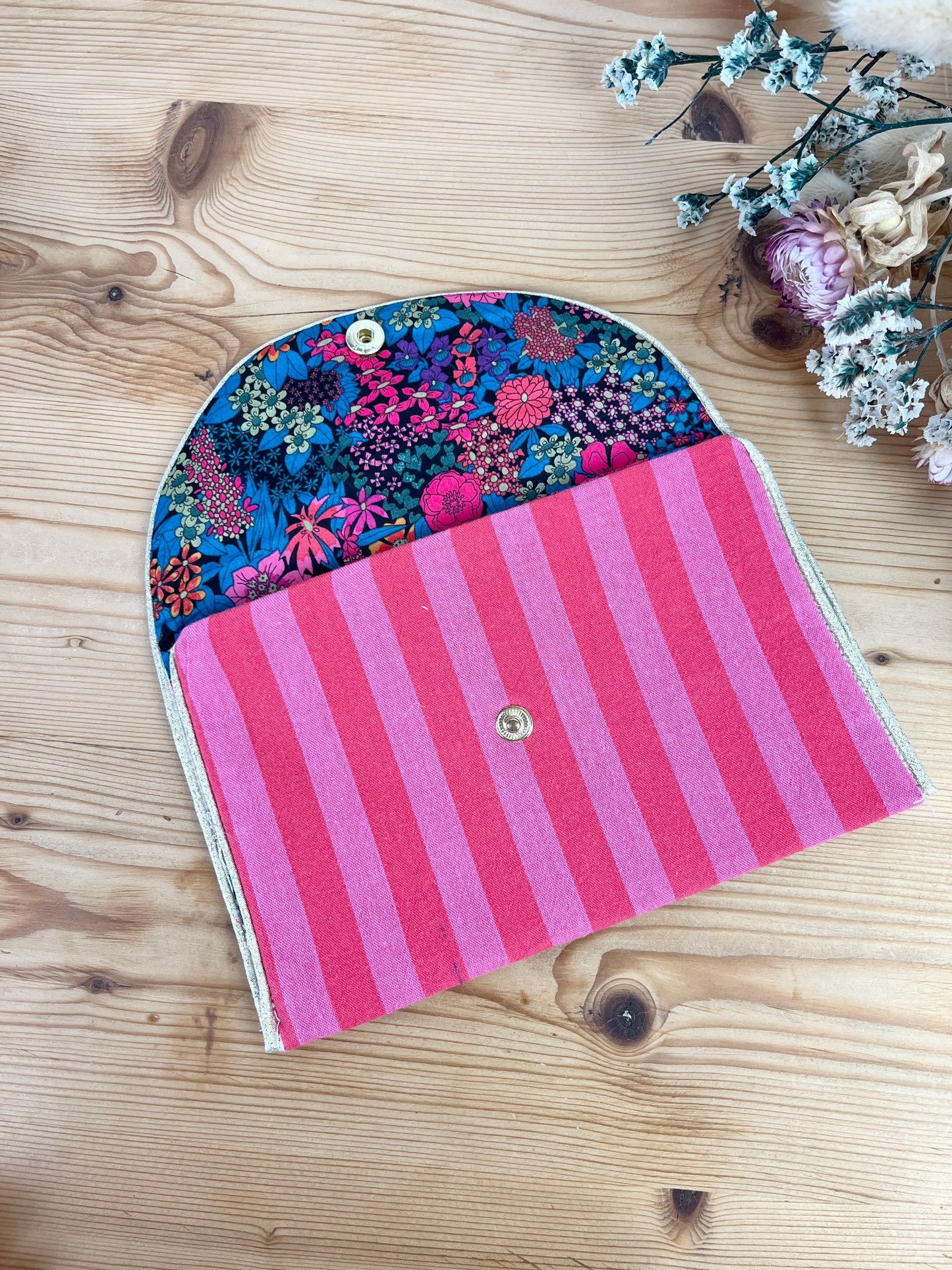 Le porte monnaie rayé rose et rouge et intérieur Liberty