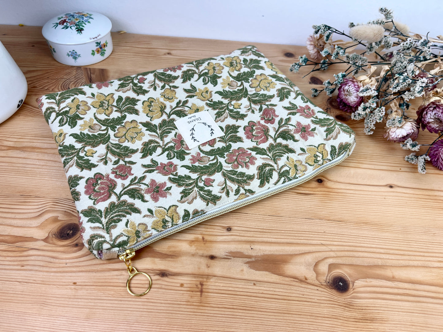 Babette la pochette plate enduite jacquard doré