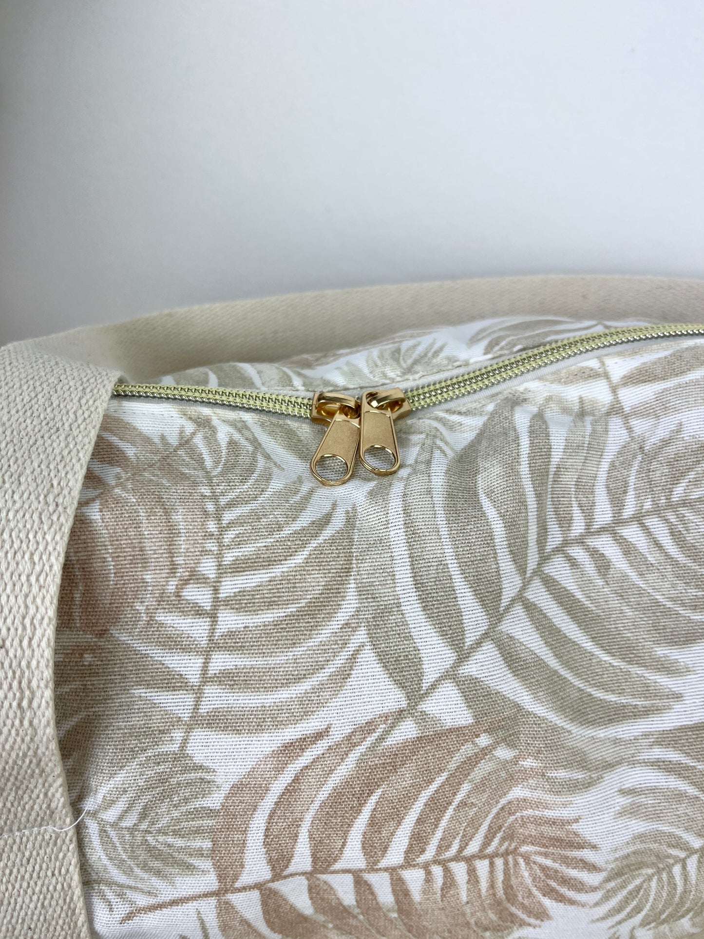 Hélène le sac week-end souple feuillage beige