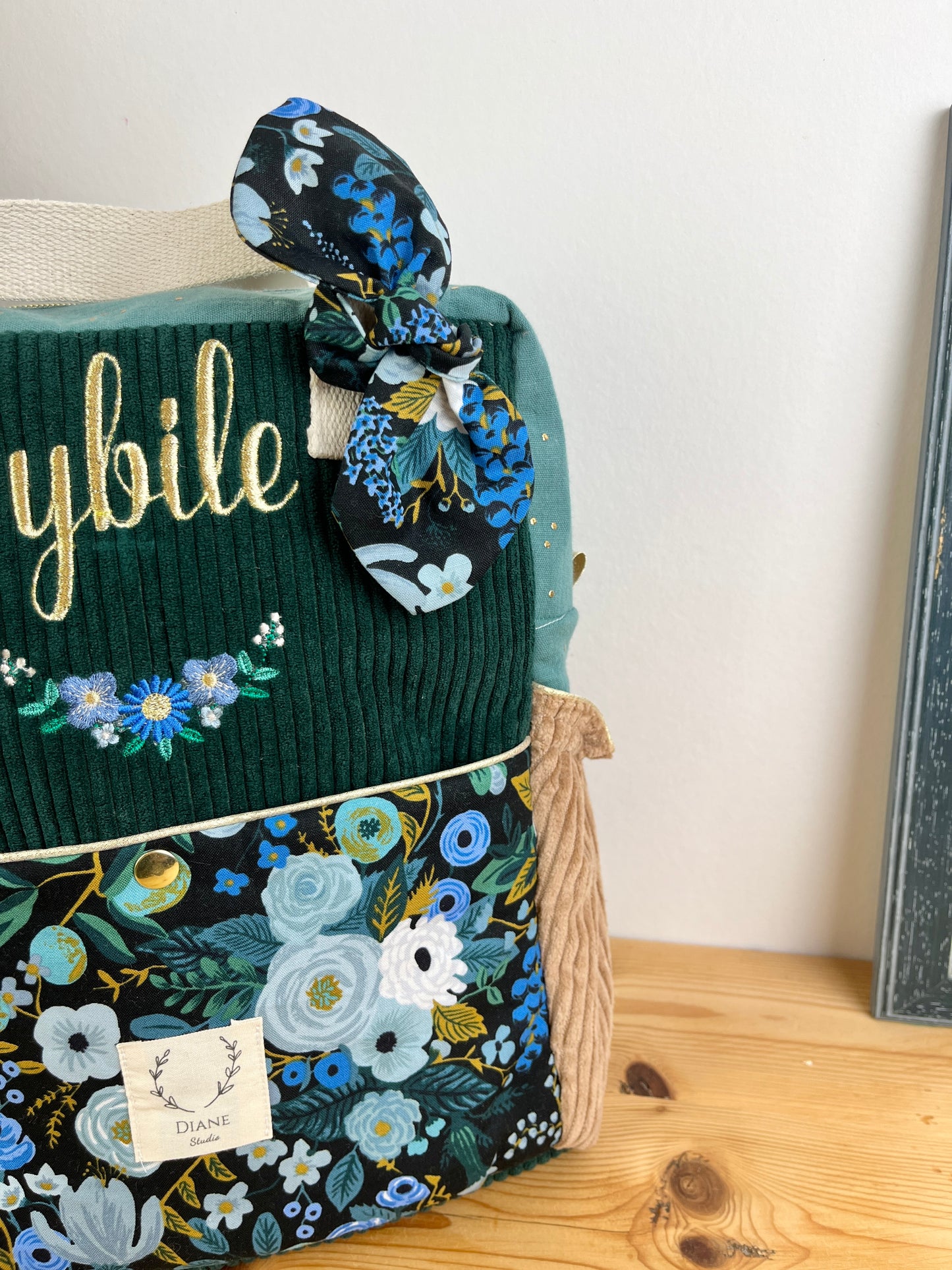 Le sac à dos enfant Ombeline velours vert garden party bleu