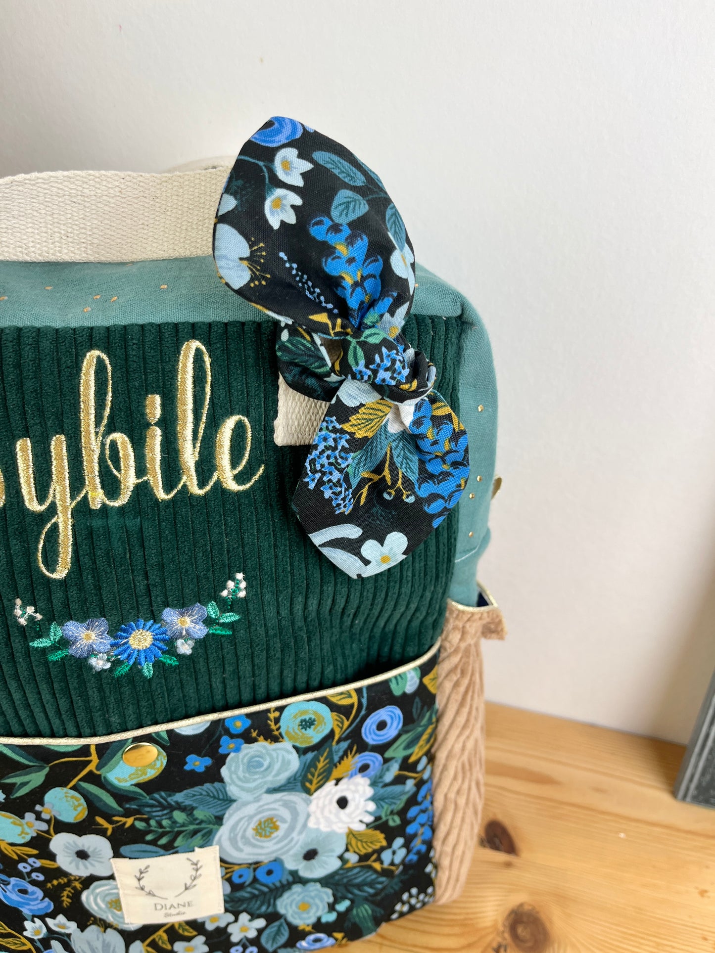 Le sac à dos enfant Ombeline velours vert garden party bleu